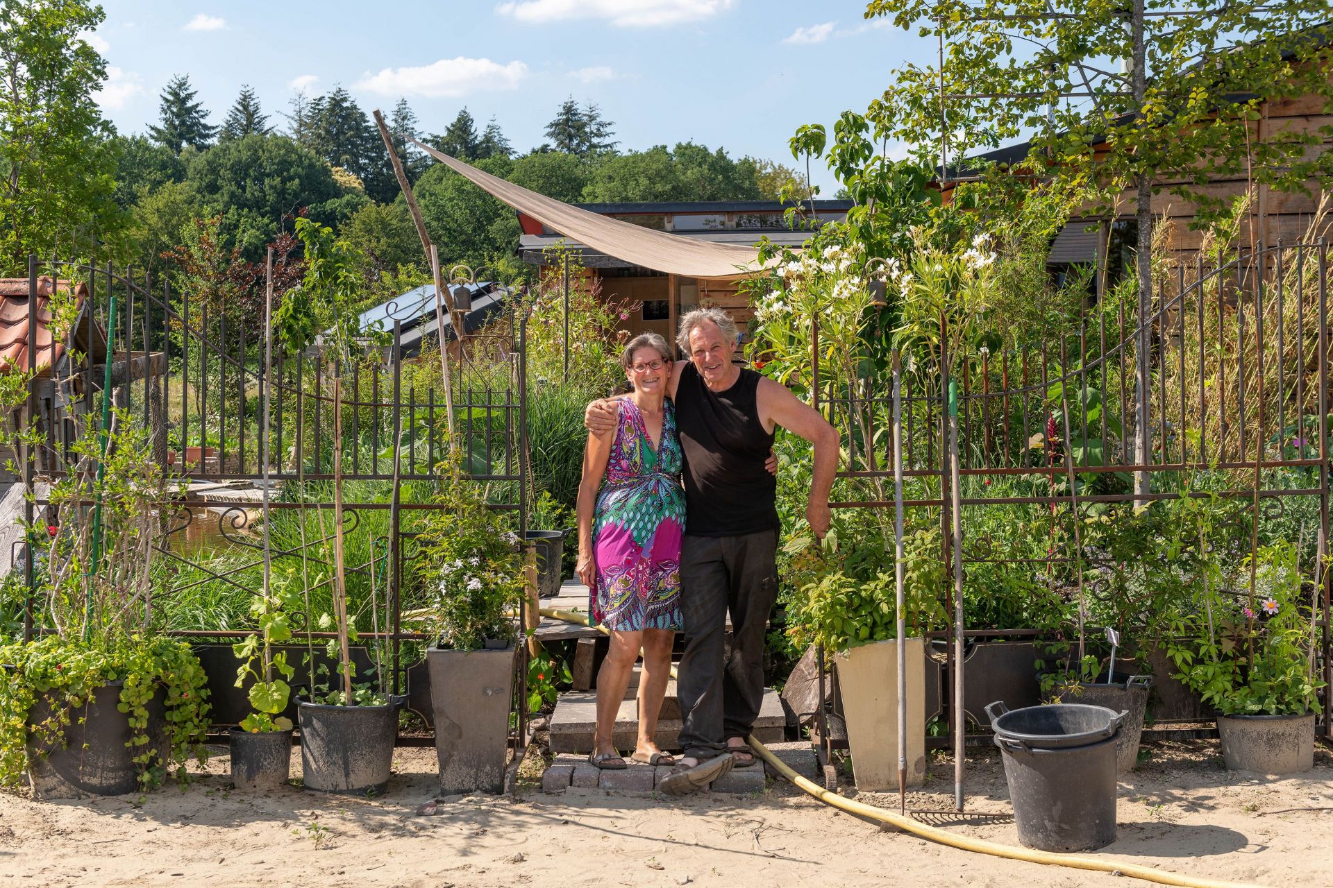 全球樂齡 | 荷蘭退休夫婦自行建造環保綠意流動生態屋
