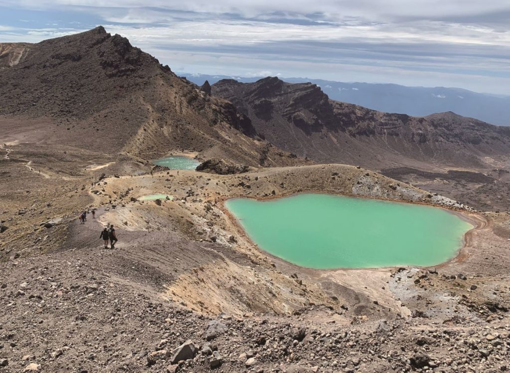 紐西蘭世界遺產_從火山口看翡翠綠湖和藍胡