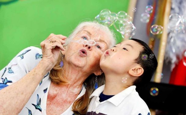 全球樂齡｜澳洲實境節目  讓相差70歲的他們成了超級「忘年之交」