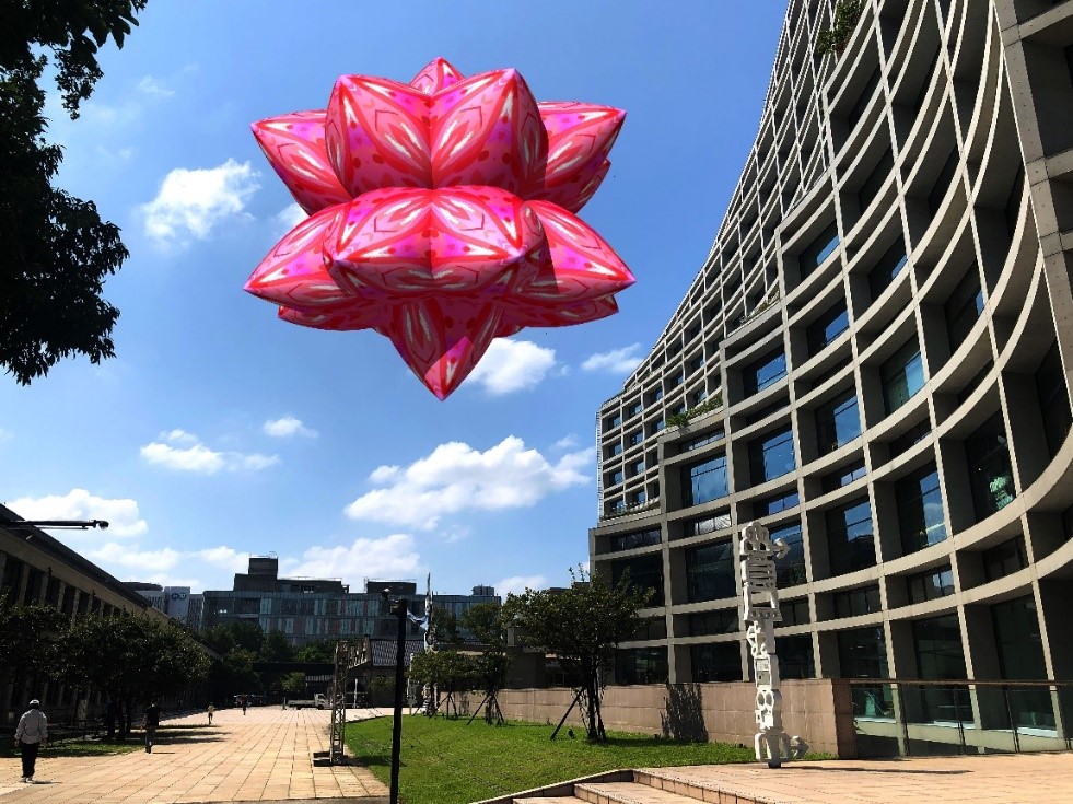 後疫時代公共藝術展新貌　來臺北文創廣場和巨型AR漂浮能量球一起「自由呼吸」