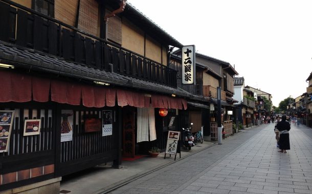 京都的夏日早晨  散步到老字號旅館享用早餐