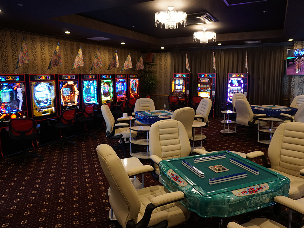 位於日本的「拉斯維加斯」日照中心，以賭場娛樂為主題，照服員變身發牌荷官