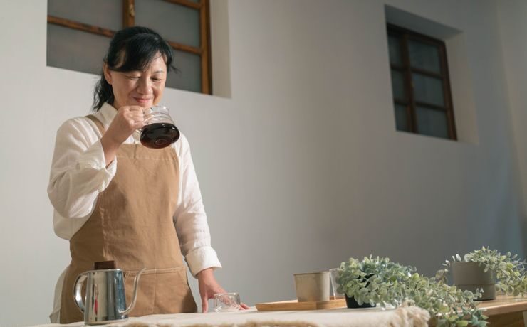 Anke人物｜走過乳癌、退休重生 50+職業婦女用咖啡與志工找回人生的幸福節奏