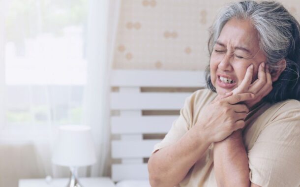 缺牙會造成失智？研究揭示口腔健康與認知退化的關鍵關係