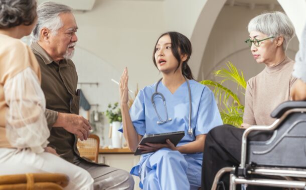 搬動長輩不靠蠻力！軌道型、電動移位機差在哪？怎麼用？一篇看懂