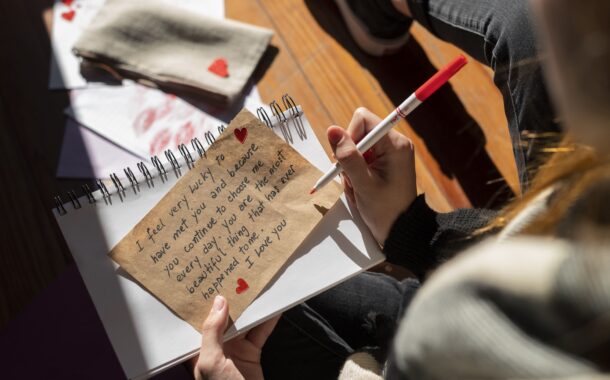 讚美真的有力量嗎？正向心理學證實：一封感謝信，讓幸福感延續一整個月