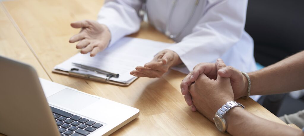 誰說年紀越大越固執？遇到醫師與血糖數字，再倔強也只能投降