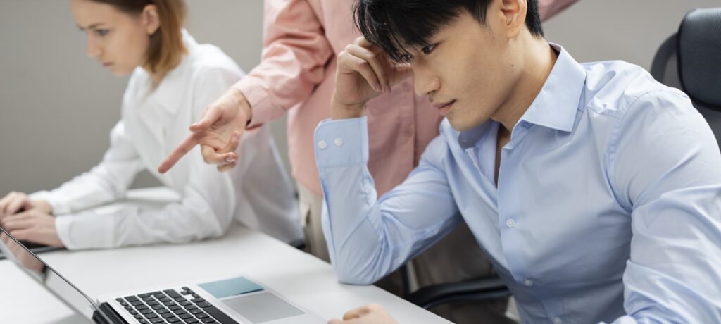 為什麼有些人總愛抓錯？心理學分析背後「我好，你不好」的情緒遊戲